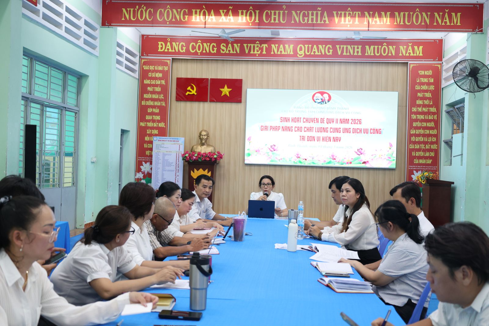 Chi bộ Trung tâm Cung ứng dịch vụ công phường Bình Thạnh - Đổi mới tư duy – Nâng cao chất lượng cung ứng dịch vụ công