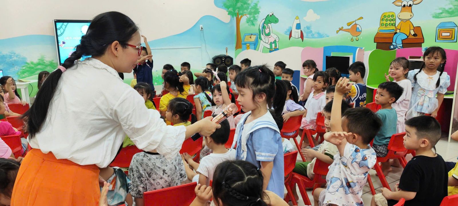 Gần 200 bé Trường Mầm non 13 xem liên hoan phim thiếu nhi